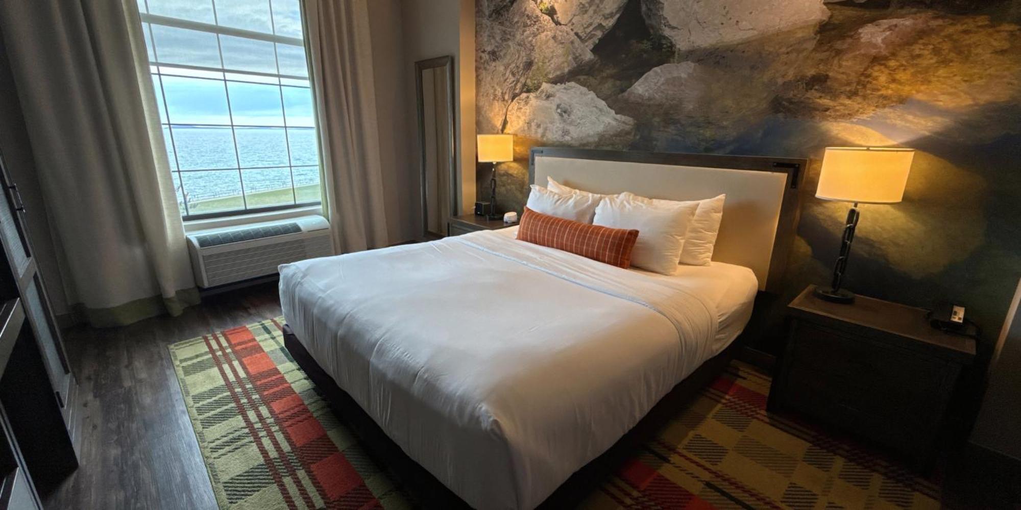 Hotel Indigo Traverse City By Ihg Buitenkant foto