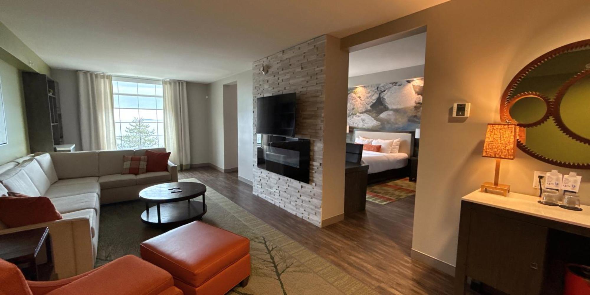 Hotel Indigo Traverse City By Ihg Buitenkant foto