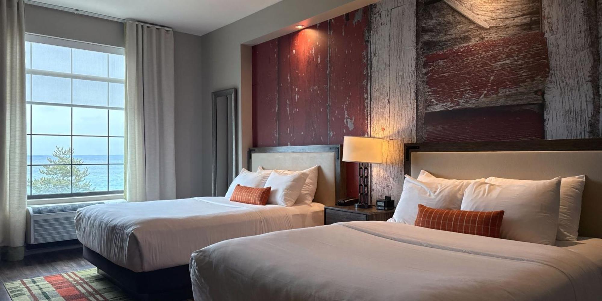 Hotel Indigo Traverse City By Ihg Buitenkant foto